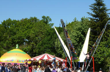 Petts Wood May Fayre - funfair and bungee jumping