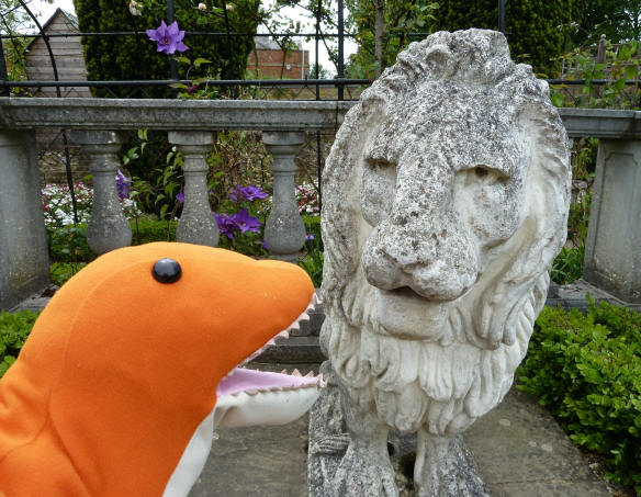 Dino having a talk with the stone lion