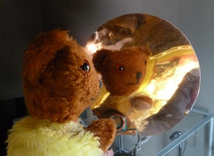 Yellow Teddy with reconstruction of polished copper mirror