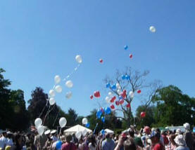 Priory Gardens Jubilee Fair - balloon release