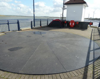 Turntable at end of Erith pier