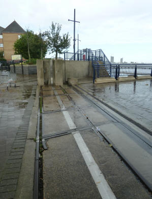 Floodgate by Erith pier