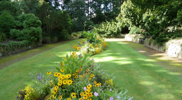 Hall Place sunken garden