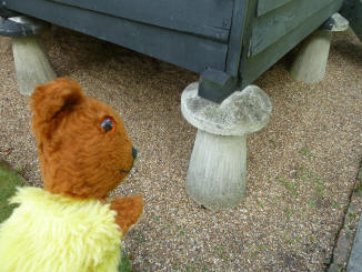 Hall Place shed with staddle stones