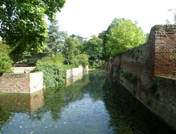 Well Hall Pleasaunce moat