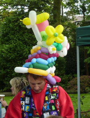 Balloon modelling man