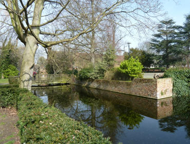 Well Hall moat