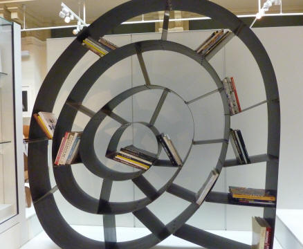 Spiral bookshelf