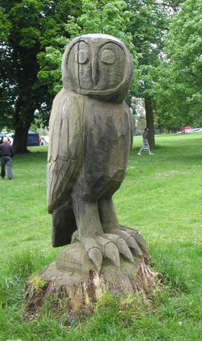 Wooden owl in Stockwood Park